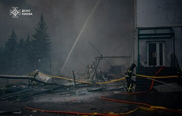 Чотири людини постраждали під час обстрілу Києва: кадри наслідків