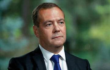 У ”день Росії” Медведєв розмріявся про захоплення Києва та зробив фотошоп Майдану