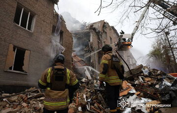 Погибли мать с тремя детьми: копы показали первые минуты после удара по жилому дому в Кривом Роге Погибли мать с тремя детьми: копы показали первые минуты после удара по жилому дому в Кривом Роге
