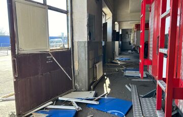 Россияне обстреляли спасательную часть в Курахово: фото