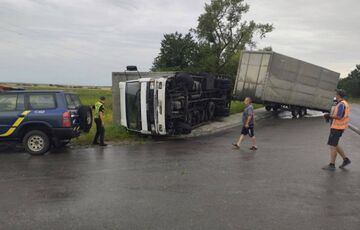 Частину території України накрив ураган: пошкоджено будинки та повалено дерева Частину території України накрив ураган: пошкоджено будинки та повалено дерева