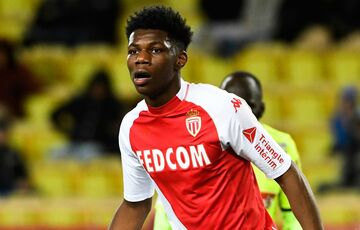 Инфографика: самые дорогие футбольные трансферы лета