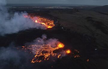 Біля столиці Ісландії почав вивергатися вулкан