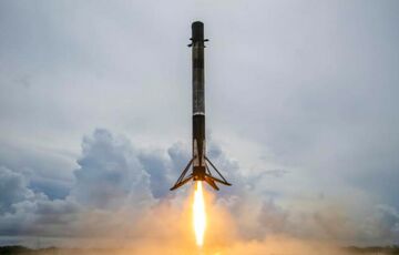 Компанія Маска знову відклала запуск італійського супутника