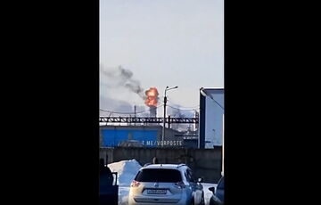 Беспилотники атаковали нефтезавод в Рязани: видео Беспилотники атаковали нефтезавод в Рязани: видео