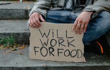 ”Раптова бідність” та зниження доходів під час війни. Стан добробуту українців відчутно знизився