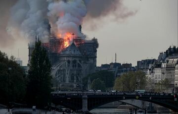 Вхід до Собору Паризької Богоматері стане платним