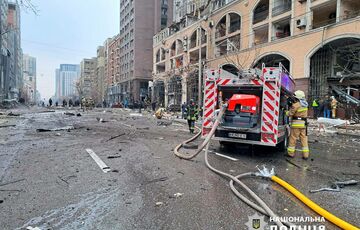 Внаслідок удару по Києву є загиблий та багато поранених: фото наслідків