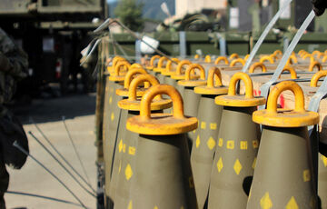 Україна вже отримала касетні боєприпаси від США