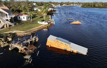 Жертвами урагана ”Хелен” в США стали 49 человек