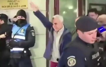 Пророссийский кандидат в президенты Румынии Кэлин Джорджеску повторил нацистское приветствие Маска: видео Пророссийский кандидат в президенты Румынии Кэлин Джорджеску повторил нацистское приветствие Маска: видео