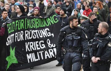 У Мюнхені противники конференції з безпеки провели протест У Мюнхені противники конференції з безпеки провели протест