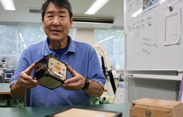 Перший у світі дерев'яний супутник запустили у космос