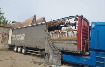 Росіяни атакували дроном сміттєвоз у Херсоні: поранено трьох комунальників Росіяни атакували дроном сміттєвоз у Херсоні: поранено трьох комунальників