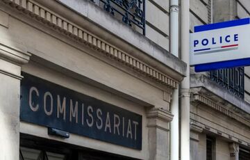 У Парижі затримали групу порушників, які малювали свастику