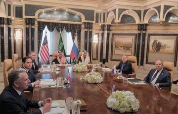 В Саудовской Аравии начались переговоры России и США В Саудовской Аравии начались переговоры России и США