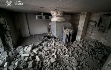 В Киеве обломки российского БПЛА попали в 15-этажный жилой дом