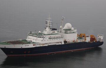 Російський розвідувальний корабель ”Янтар” уже багато місяців шпигує за підводними кабелями Європи Російський розвідувальний корабель ”Янтар” уже багато місяців шпигує за підводними кабелями Європи