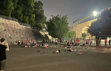 В Китае машина въехала в толпу людей на стадионе: погибли 35 человек