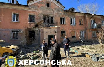 Росіяни вдарили з артилерії і дронів по Херсону Росіяни вдарили з артилерії і дронів по Херсону