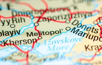 Оккупанты вывозят детей из Мелитополя в Россию Оккупанты вывозят детей из Мелитополя в Россию