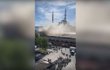 В центре Стамбула пожар — горит исторический Египетский рынок: видео