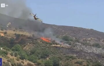 На греческом острове во время тушения лесного пожара упал самолет: трагедия попала на камеры На греческом острове во время тушения лесного пожара упал самолет: трагедия попала на камеры
