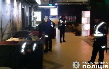 В центре Киева мужчина открыл стрельбу в отеле: есть раненый