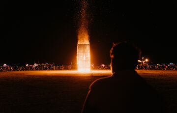 Родился Феникс: Украина на Burning Man устроила мощное огненное шоу (фото, видео)