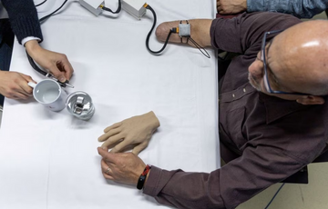 Разработан бионический протез, который восстанавливает тактильные ощущения