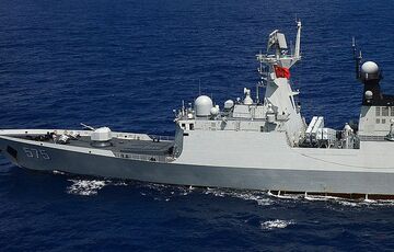 В Тайванском проливе китайский корабль чуть не столкнулся с эсминцом США