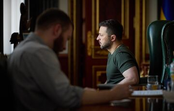Зеленский не будет давать интервью Такеру Карлсону, - спикер Зеленский не будет давать интервью Такеру Карлсону, - спикер