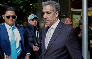 Колишній адвокат Трампа розповів, як той купував мовчання порноакторок