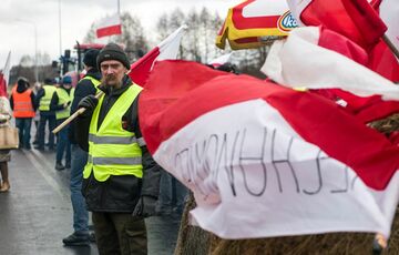Поляки вважають ЄС винним у блокаді кордону з Україною Поляки вважають ЄС винним у блокаді кордону з Україною