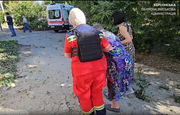 Шесть человек пострадали в результате российского удара по Херсону