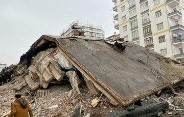 Из-за землетрясения в Турции погибла украинка с двумя сыновьями Из-за землетрясения в Турции погибла украинка с двумя сыновьями