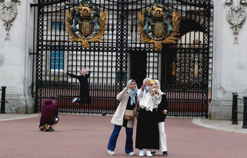 Великобритания ужесточает ограничения на поездки из-за штамма ”Омикрон” Великобритания ужесточает ограничения на поездки из-за штамма ”Омикрон”