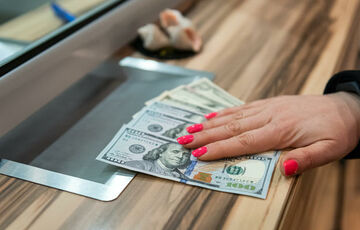 Курс доллара и евро к гривне растут в первый день осени