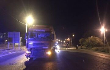 У Харкові двоє підлітків опинилися під колесами фури У Харкові двоє підлітків опинилися під колесами фури