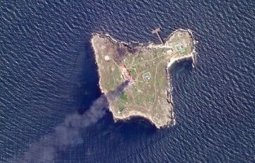 Россия пытается укрепить свои позиции на острове Змеиный – разведка Британии