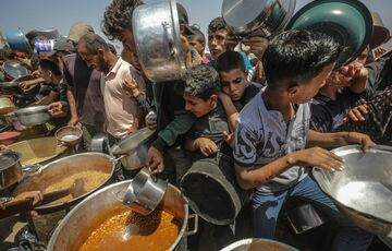 Газе грозит голод, после того, как Израиль заблокировал помощь, - европейские лидеры