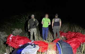 Українець намагався втекти до Молдови на параплані