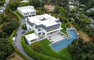 Дженніфер Лопес та Бен Аффлек розпродують речі зі свого будинку через сімейні проблеми