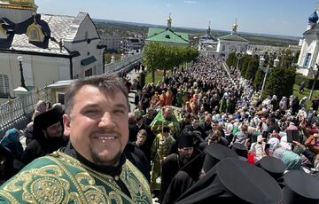 В Одессе священник купил себе айфон новейшей марки на средства для восстановления разрушенного собора 