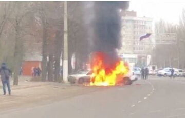 В центре Мелитополя взорвали автомобиль с оккупантами: первые кадры