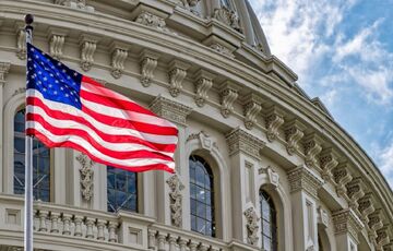 Палата представителей США ушла на двухнедельный перерыв, не проголосовав за помощь Украине