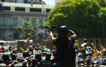 Прощання з Марадоною переросло в масові заворушення
