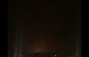 Появилось видео взрыва на аэродроме Зябровка, где размещается российская техника