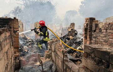 Рятувальники ліквідували пожежі у двох населених пунктах Житомирської області після російської атаки