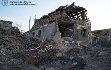 Российская армия нанесла удар по Запорожью, три человека пострадали (фото, видео) Российская армия нанесла удар по Запорожью, три человека пострадали (фото, видео)